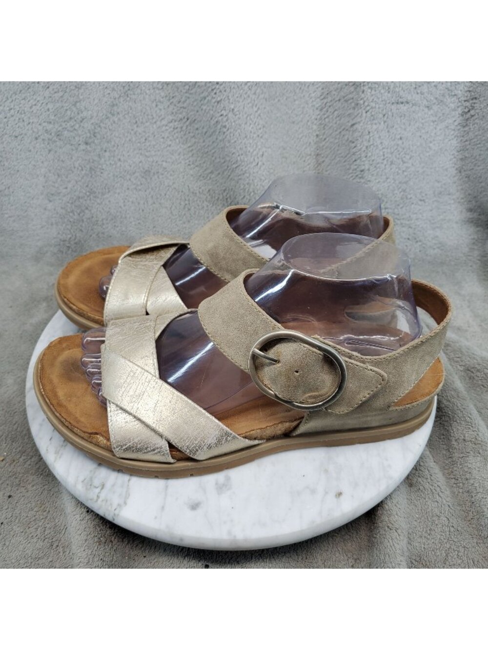 Sofft Shoes Womens Size 9 Gold Faux Leather Galiana Sandals *Read*